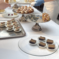 デザートはビュッフェ形式