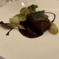 肉料理は牛ヒレ肉のロースト。