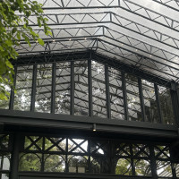 チャペルは雨天時屋根あり。暖房あり。寒くないです