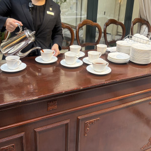 ビュッフェはコーヒー紅茶も取りに行くスタイル|695806さんのリストランテASO (ひらまつウエディング)の写真(2564106)