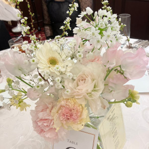 テーブル装花は、ひなまつりをイメージ|695807さんのOSAKA St.BATH CHURCH(大阪セントバース教会)の写真(2080699)