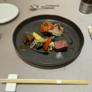 食材、野菜、ソース全てがマッチした主菜