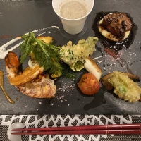 海老、ステーキなど試食しましたがとてもおいしかったです。