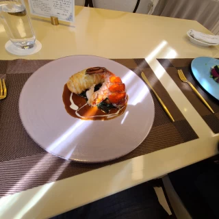 試食の様子です。サーヴィスも丁寧でとても良かったです。