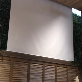 会場スクリーン(両サイドにあるので、どの席からも見やすい)