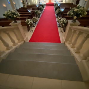 足元の階段は石畳で重厚感あります|696158さんのローズガーデンクライスト教会の写真(2101473)