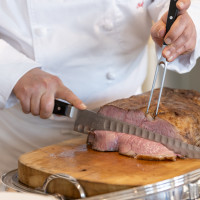 1人ずつその場で取り分けていただきます。