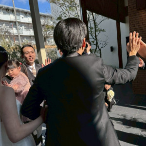 チャペルでハイタッチ退場|696251さんのAMANDAN TERRACE ~アマンダンテラス~の写真(2636079)