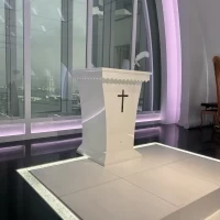窓からはみなとみらいの海が見えます。