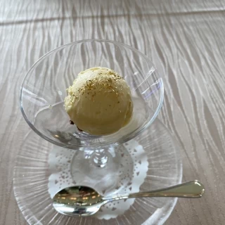 デザートの10年熟成のバニラアイスです。とても濃厚！