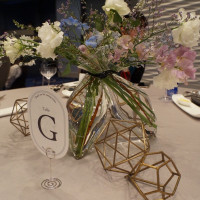テーブルナンバーと装花