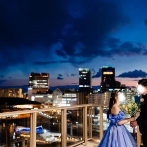 夕方にテラスでカメラマン撮影写真|696677さんのノートルダム神戸/FIVESTAR WEDDINGの写真(2088392)