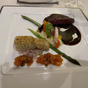 メインの肉と魚です|696760さんのホテルオークラ東京ベイの写真(2089061)