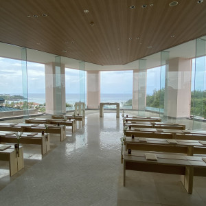 ワイドビューの景色が一望できるチャペル|696790さんのブレスド バイ・ザ・シー（オリエンタルホテル 沖縄リゾート＆スパ）の写真(2089392)