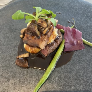 お肉料理です