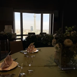 試食をした会場。グリーンとブラウンが基調でした。