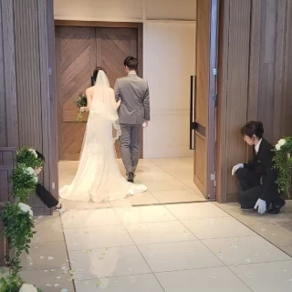 扉は大きく親子3人での入場も可能でした