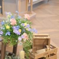 装花に合う小物を式場が用意してくれてます。