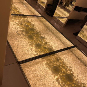 チャペルのガラス床|696861さんのBIANCARA HILLSIDE TERRACE（ビアンカーラ ヒルサイドテラス）の写真(2090251)