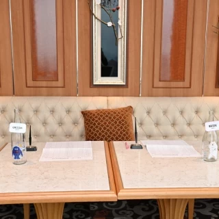 受付は披露宴会場内に作るタイプです。
