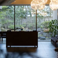 ラウンジ　受付スペース