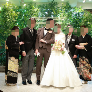 挙式会場での家族集合写真|696945さんのインスタイルウェディング京都 (InStyle wedding KYOTO)の写真(2090811)