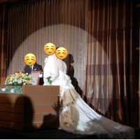 披露宴の新郎新婦入場
