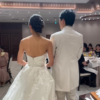 披露宴会場の後ろ姿です。
横長のお距離が近く感じました。