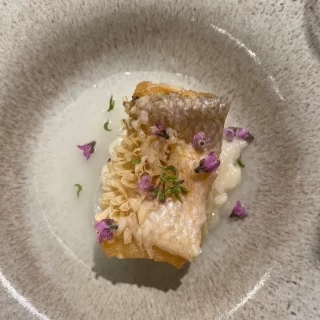 甘鯛 花咲き鱗のオーブン焼き 貝のソースとリゾット