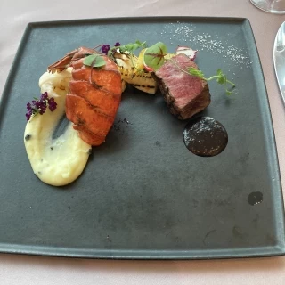 お肉の上の塩はガーリックソルト…匂いが気になる