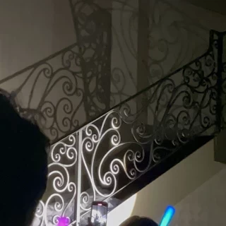 披露宴会場内の階段入場で使用されてました