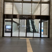駅から式場に繋がる道です