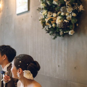 挙式〜披露宴（お色直し前）の髪型はシニヨンにしました。|697446さんの小さな結婚式 岡山店の写真(2097436)