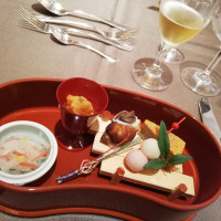 結婚式らしい華やかな前菜でした