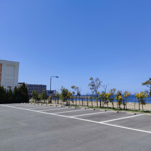 駐車場からは海がきれいに見えます|697490さんのアールベルアンジェ高松の写真(2107625)