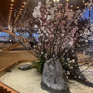 ロビーには季節の花|697769さんのThe Okura Tokyo（オークラ東京）の写真(2115406)