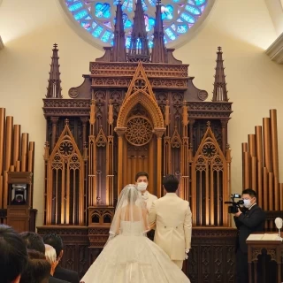 ステンドグラス、聖歌隊、オルガン、雰囲気が良かったです。