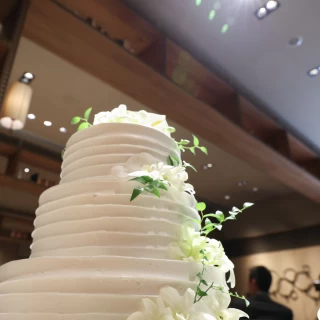 会場花に合わせたケーキ