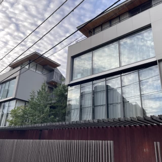 外観　お洒落建築家の邸宅のよう