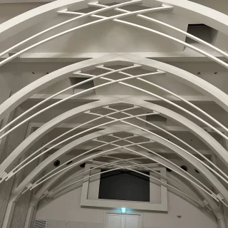 意味が込められたアーチはとても迫力がありました。