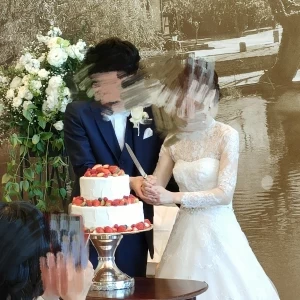ウエディングケーキ入刀　ケーキはいちごメインでした|698099さんのオーベルジュ・ド・リル ナゴヤ(ひらまつウエディング)の写真(2100679)