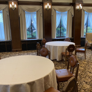 大きな丸テーブルで落ち着いた雰囲気です。|698305さんのGAMAGORI CLASSIC HOTEL（蒲郡クラシックホテル）の写真(2103926)