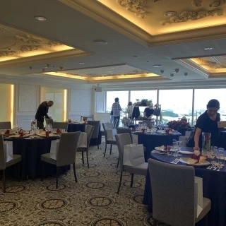 披露宴会場の中