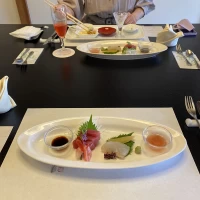 参加したブライダルフェアでのコース試食(お刺身)