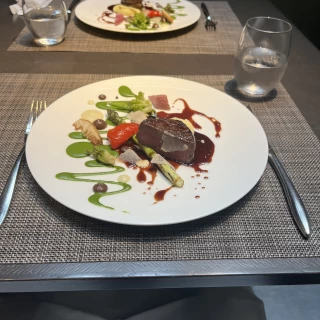 メイン料理のお肉