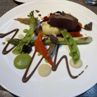 牛フィレ肉のメインディッシュが美味しかったです。
