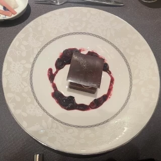 デザート
チョコレートといちごのソースがとても合いました！
