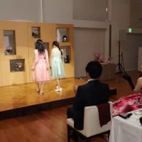 姪に歌とダンスの余興をしてもらいました。