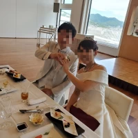 高砂を作らず家族のテーブル前に新郎新婦の席を作りました。