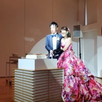 お色直し後の演出としてケーキ入刀を行いました。